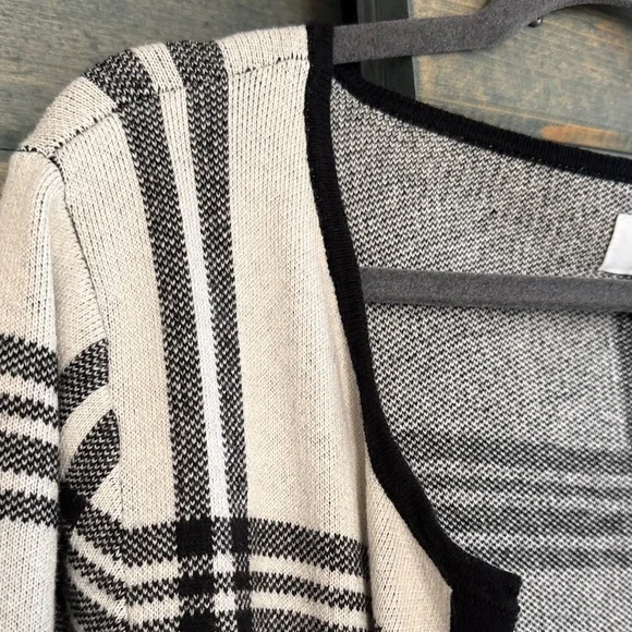 Elle Women's Black and Cream Checkered Cardigan - Picture 2 of 6
